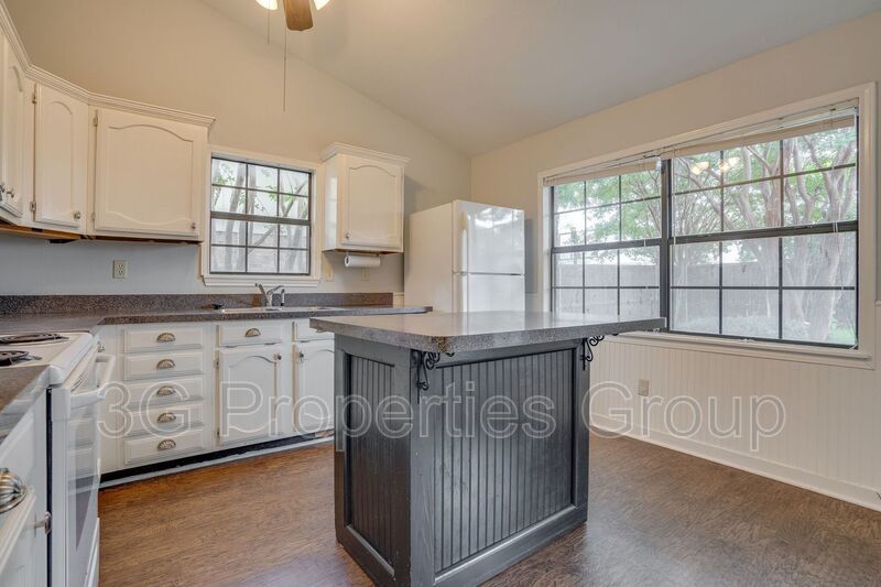 2829 London Lane property image