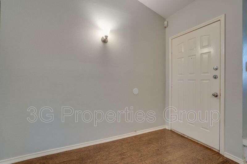 2829 London Lane property image