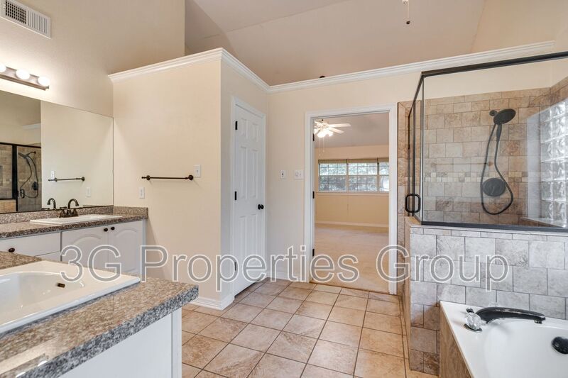 3937 Valley View Lane property image