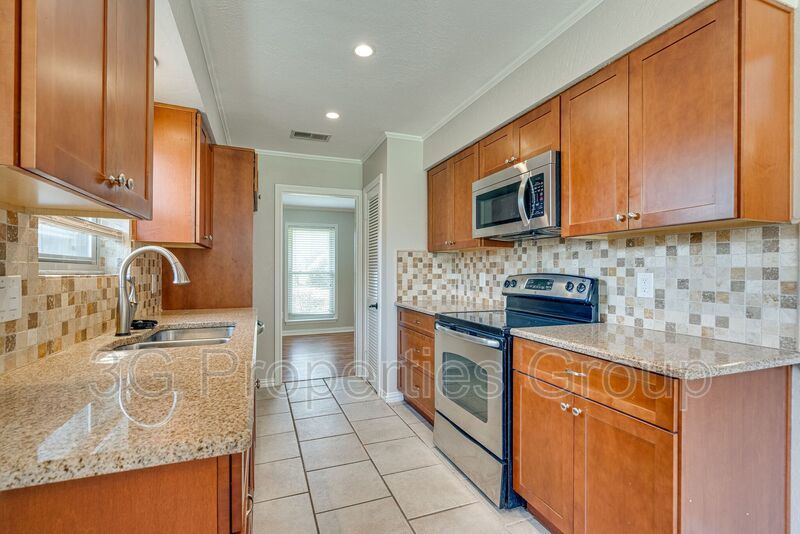 420 Cambridge Drive property image